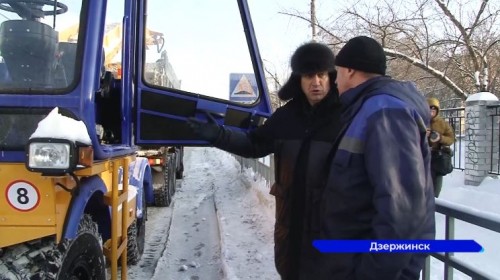 Глава Дзержинска Иван Носков проверил работу дорожных и коммунальных служб по уборке снега
