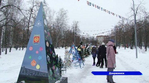 В дзержинском парке «Радуга» прошел традиционный конкурс «Самая красивая новогодняя ёлка»