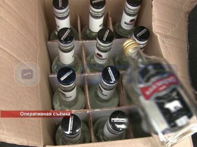 В Ленинском районе Нижнего Новгорода полицейские изъяли 125 литров контрафактного алкоголя из машины