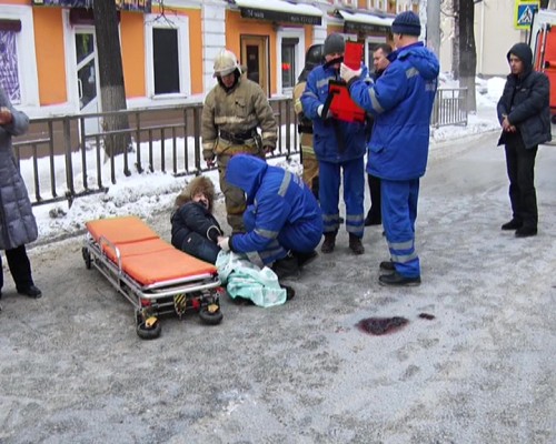 Пешеход получил открытый перелом ноги, попав под машину в центре Нижнего Новгорода