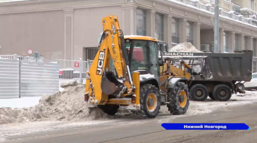 За прошедшие праздники дорожные рабочие вывезли 102 тысячи кубов снега с улиц Нижнего Новгорода 