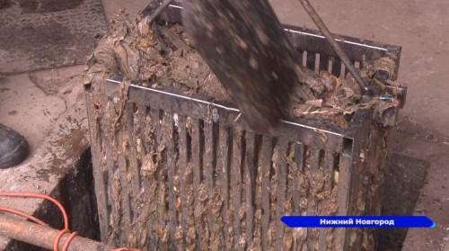 Сотрудники «Нижегородского водоканала» просят нижегородцев не бросать мусор в канализацию