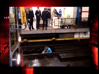 На станции метро "Московская" женщина упала на рельсы
