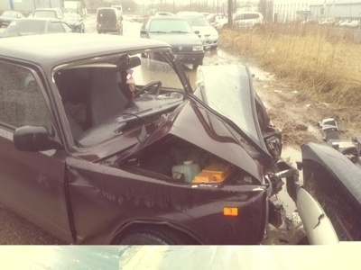 Два человека госпитализированы в результате столкновения двух машин в Приокском районе