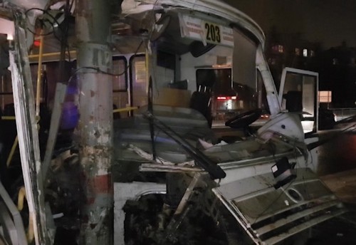 Появились подробности крупной аварии с участием рейсового автобуса, который влетел в столб на Сормовском шоссе 
