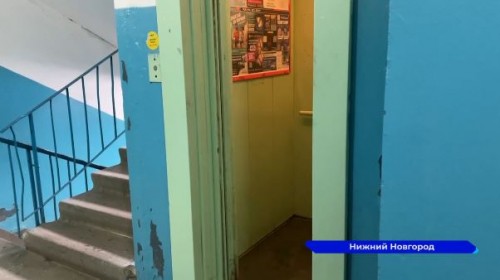 Уже почти 20 лет в девятиэтажном доме №23 по Московскому шоссе лифт работает с перебоями