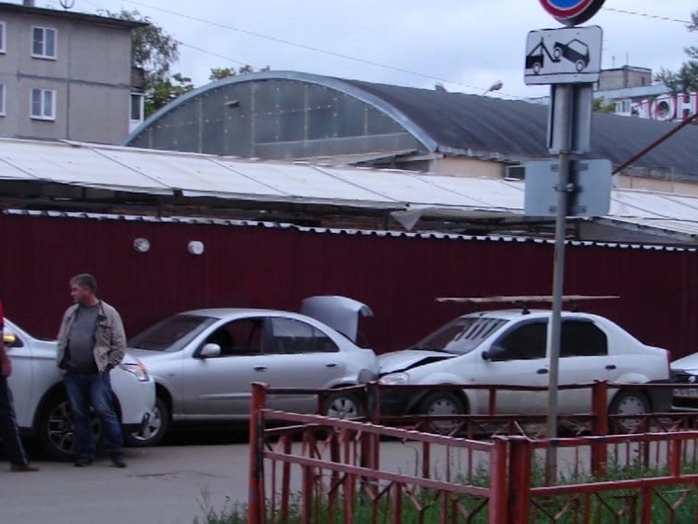 Массовое ДТП произошло на улице Старых Производственников в Автозаводском районе