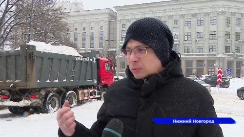 На борьбу с рекордным снегопадом в Нижнем Новгороде брошены все силы коммунальных служб