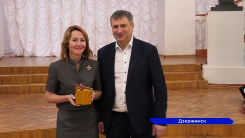 Глава Дзержинска Иван Носков поблагодарил за работу учителей и педагогов города