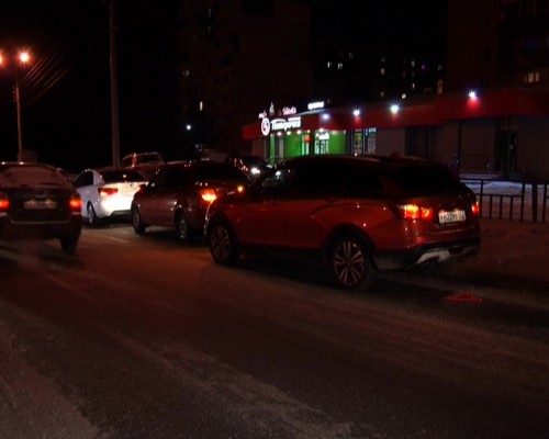 Три автомобиля столкнулись по цепочке на улице Каширской в Нижнем Новгороде