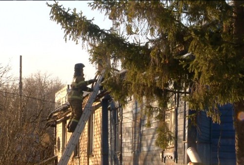 Дом на две семьи горел на улице Алма-Атинской
