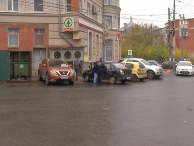 Нетрезвый водитель устроил ДТП на улице Ильинской в Нижнем Новгороде