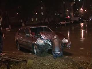 В Автозаводском районе водитель Лады протаранил забор.