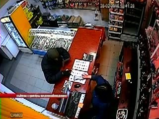 Нелепый налет на магазин в Арзамасе запечатлела камера видеонаблюдения