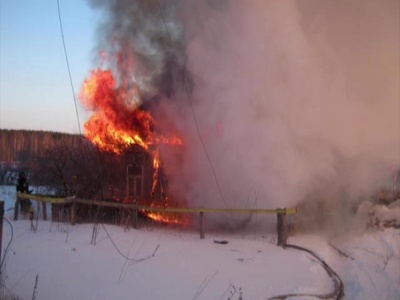 Два человека погибли на пожаре в деревне Федурино Вачского района