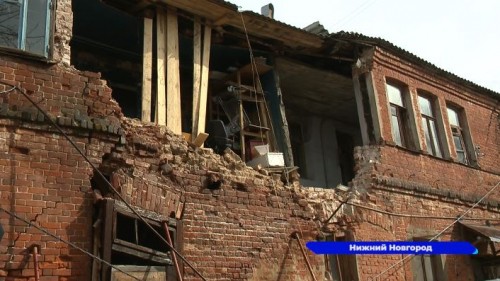 Обрушилась стена дома №7 в переулке Вахитова