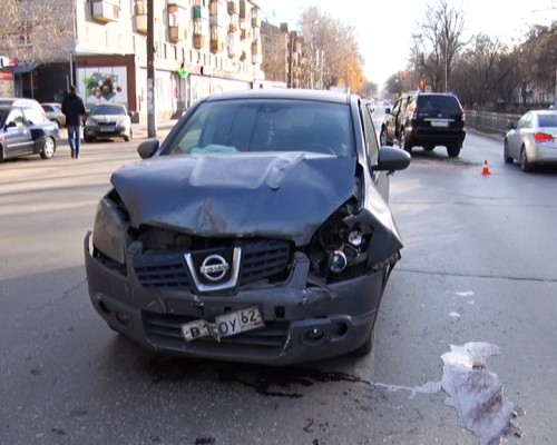 Беременная женщина пострадала в аварии на улице Комарова