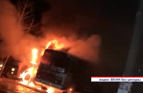 Неизвестный поджег два автобуса  в Заволжье