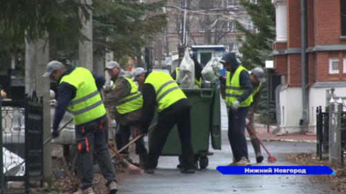 С кладбищ и мемориалов Нижнего Новгорода планируют вывезти более 12 тысяч кубометров мусора  