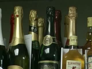В Госдуме рассматривают законопроект о запрете продажи алкоголя со скидками.