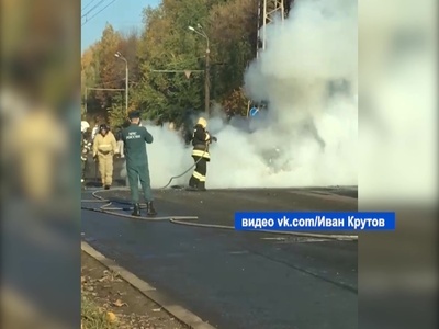 Легковой автомобиль загорелся на проспекте Героев в Нижнем Новгороде