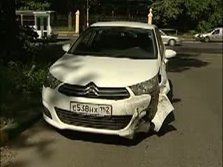 На проспекте Гагарина столкнулись сразу три автомобиля