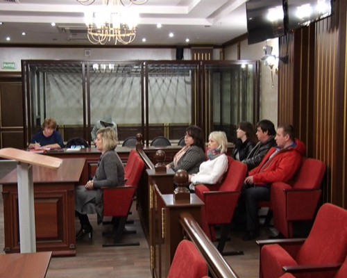 Нижегородский областной суд приступил к рассмотрению дела об убийстве таксиста