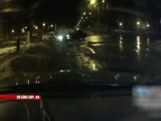 Видеорегистратор припаркованного автомобиля запечатлел ДТП на проспекте Ильича
