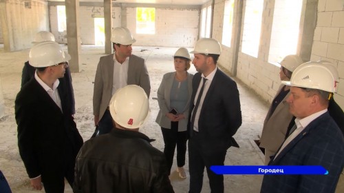 Ход строительства школы в Городце оценил заместитель губернатора Нижегородской области Егор Поляков