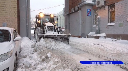 Коммунальные службы Нижнего Новгорода борются с последствиями снегопада в непрерывном режиме