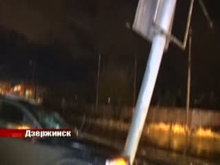 Внедорожник врезался в столб в Дзержинске