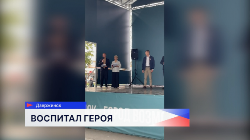 Участники регионального отделения «Отцов России» вручили медаль «Отец солдата» Тухтамишу Дусанову 