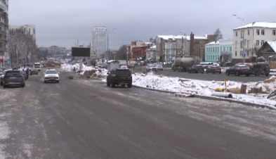 Завершается строительство временной дороги на улице Родионова 