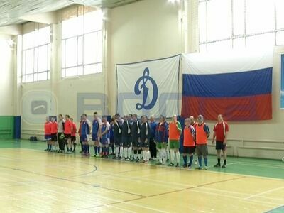 На стадионе "Динамо" сегодня прошёл турнир по мини-футболу памяти героя России Евгения Шнитникова