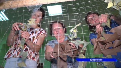 Жителей Дзержинска приглашают присоединиться к плетению маскировочных сетей для бойцов СВО