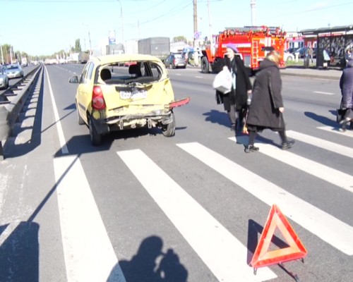 Две легковушки столкнулись на улице Кузбасской