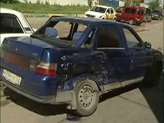 Три автомобиля столкнулись на улице Должанской