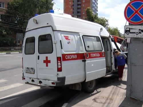 Скорая помощь с пациентом в салоне столкнулась с легковушкой в Советском районе