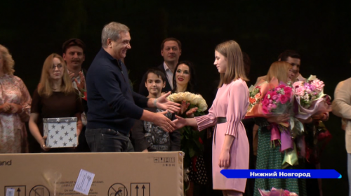 Более 3 млн рублей собрал спектакль «Здравствуйте, люди!» в рамках благотворительного проекта «Дари добро детям»