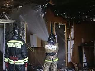 Двухэтажное здание горело в гаражном массиве в Приокском районе