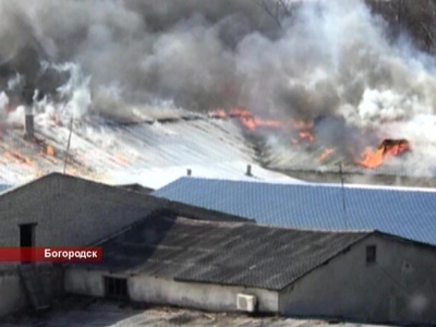 Кожевенный завод тушат в Богородске