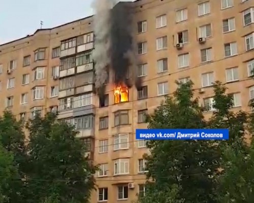 Четыре человека отравились продуктами горения во время пожара в многоэтажке Канавинского района