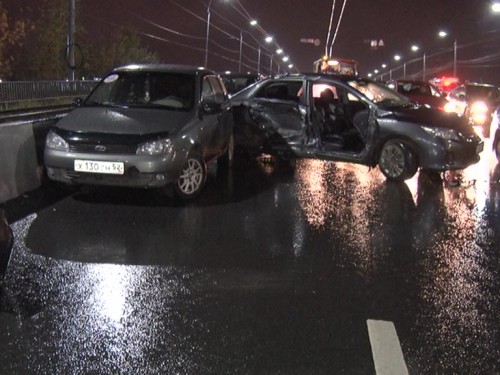 Пять автомобилей столкнулись на проспекте Ленина, два человека пострадали
