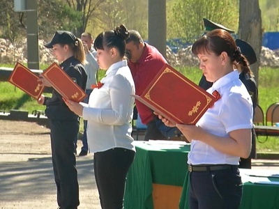 Около 50 судебных приставов торжественно приняли присягу в Парке Победы