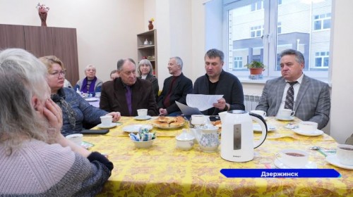 Для главы Дзержинска и Совета ветеранов провели экскурсию по новой школе №2 «Город наук»
