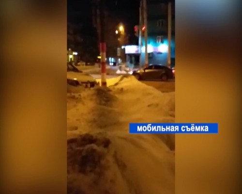 Две иномарки не разъехались на перекрестке Грибоедова-Циолковского в Дзержинске