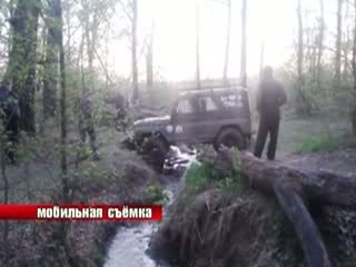 В Дзержинске спасали автомобиль, утонувший в глубокой колее