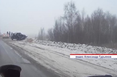 На кировской трассе автомобиль перелетел через ограждение и оказался в кювете после ДТП