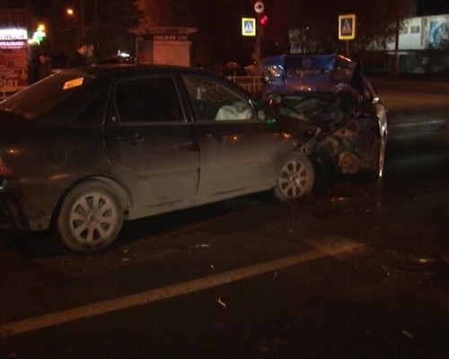 Три остановившиеся на светофоре машины протаранил пьяный водитель в Автозаводском районе 