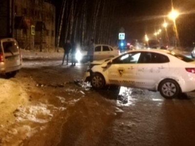 Три человека пострадали в результате столкновения "Киа" и "Лада" в Дзержинске